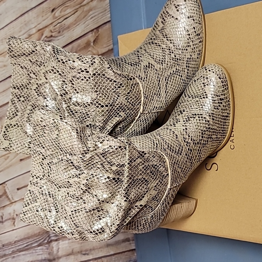 Oasis society grey snake skin boots sz 6.5 new in box